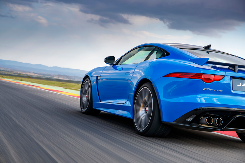 Illustration for article titled The Jaguar F-Type SVR Is A 575 Horsepower Screaming Track Day LunaticÂ